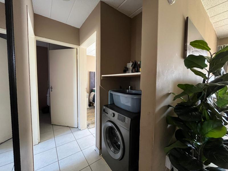 To Let 2 Bedroom Property for Rent in Glen Marais Gauteng