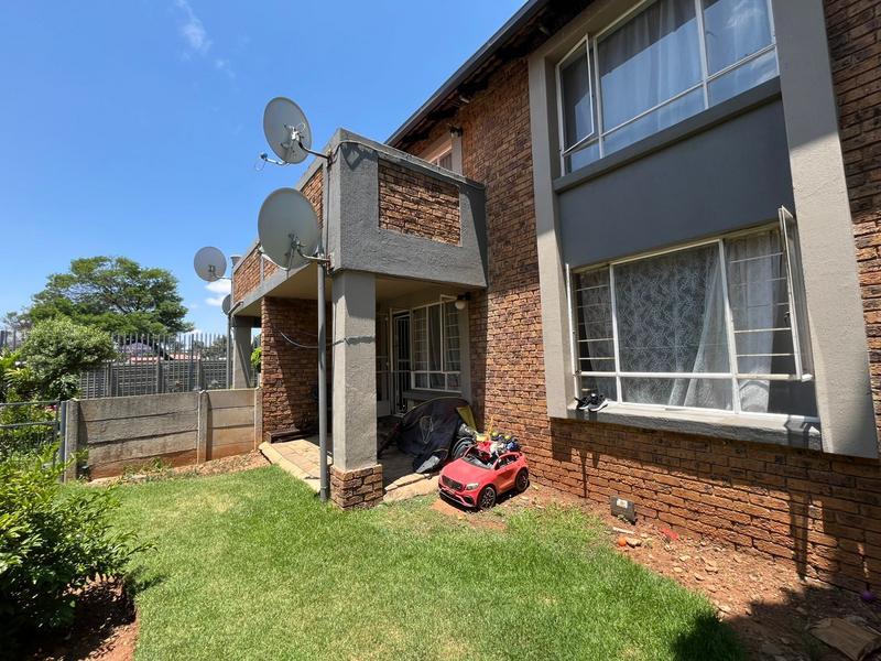 To Let 2 Bedroom Property for Rent in Glen Marais Gauteng