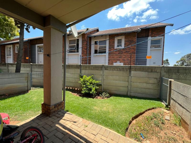 To Let 2 Bedroom Property for Rent in Glen Marais Gauteng