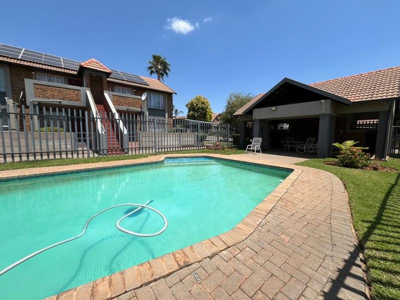 To Let 2 Bedroom Property for Rent in Glen Marais Gauteng