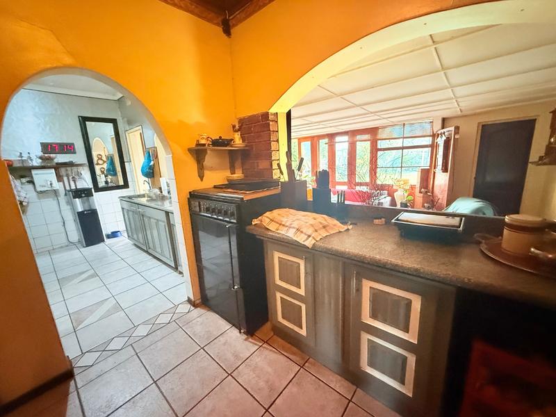 5 Bedroom Property for Sale in Flora Gardens Gauteng