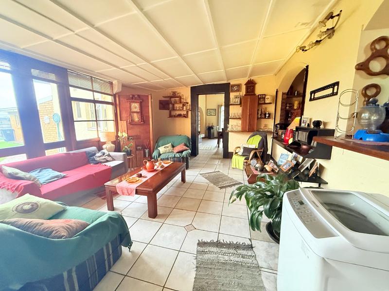 5 Bedroom Property for Sale in Flora Gardens Gauteng