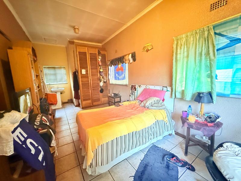 5 Bedroom Property for Sale in Flora Gardens Gauteng