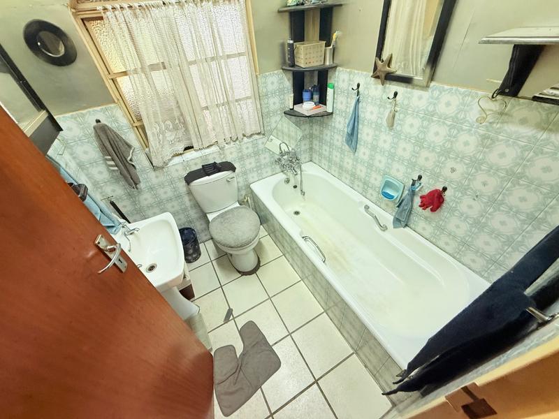 5 Bedroom Property for Sale in Flora Gardens Gauteng