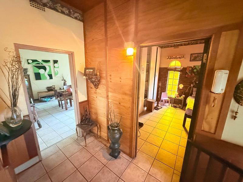 5 Bedroom Property for Sale in Flora Gardens Gauteng