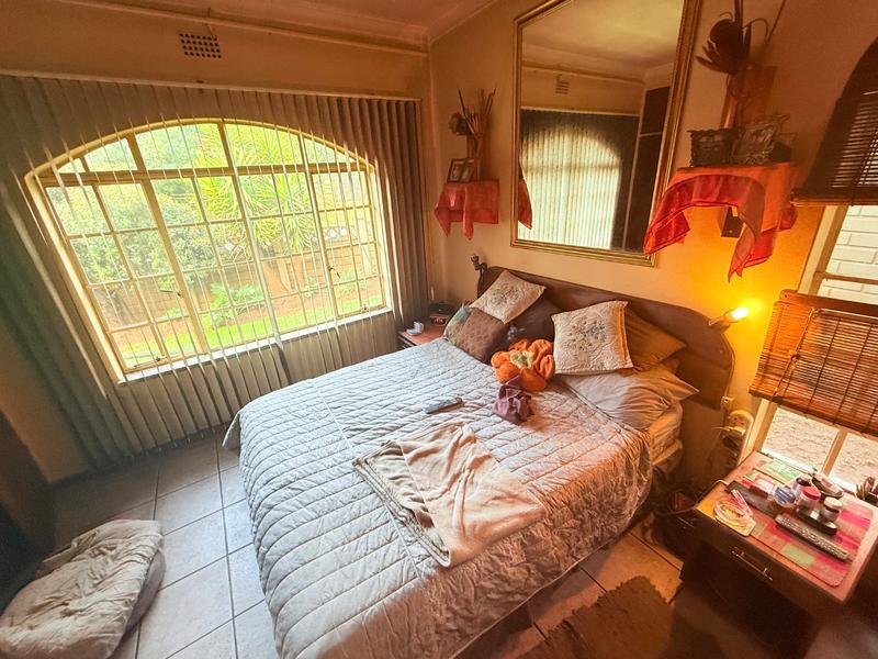 5 Bedroom Property for Sale in Flora Gardens Gauteng