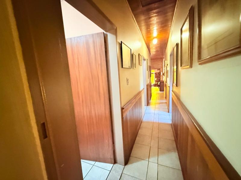 5 Bedroom Property for Sale in Flora Gardens Gauteng