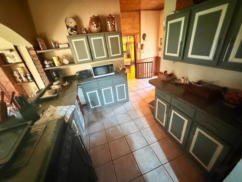 5 Bedroom Property for Sale in Flora Gardens Gauteng