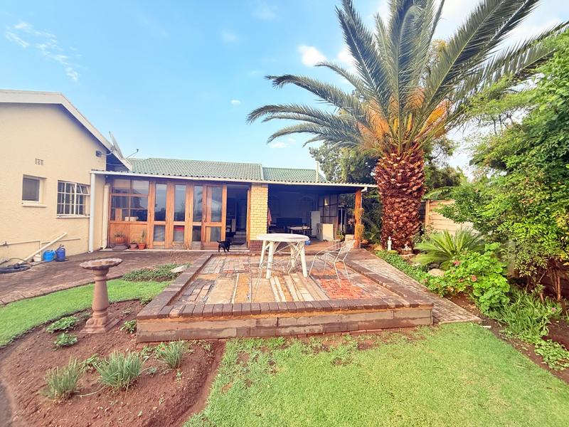 5 Bedroom Property for Sale in Flora Gardens Gauteng