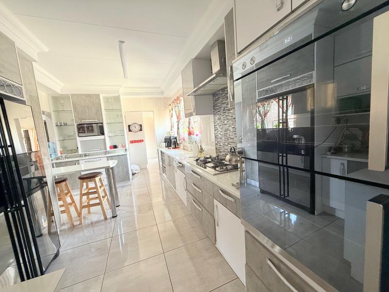 5 Bedroom Property for Sale in Vanderbijlpark SE 3 Gauteng