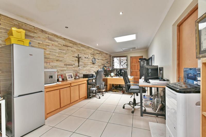 4 Bedroom Property for Sale in Mulbarton Gauteng