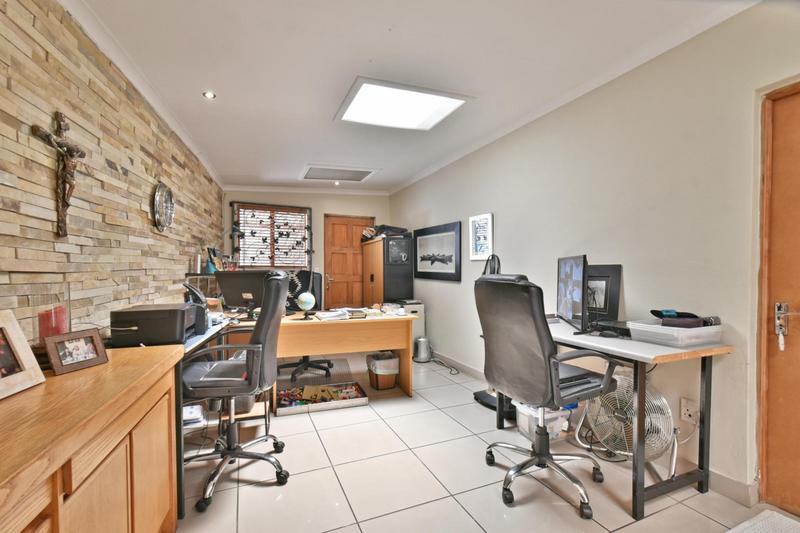 4 Bedroom Property for Sale in Mulbarton Gauteng