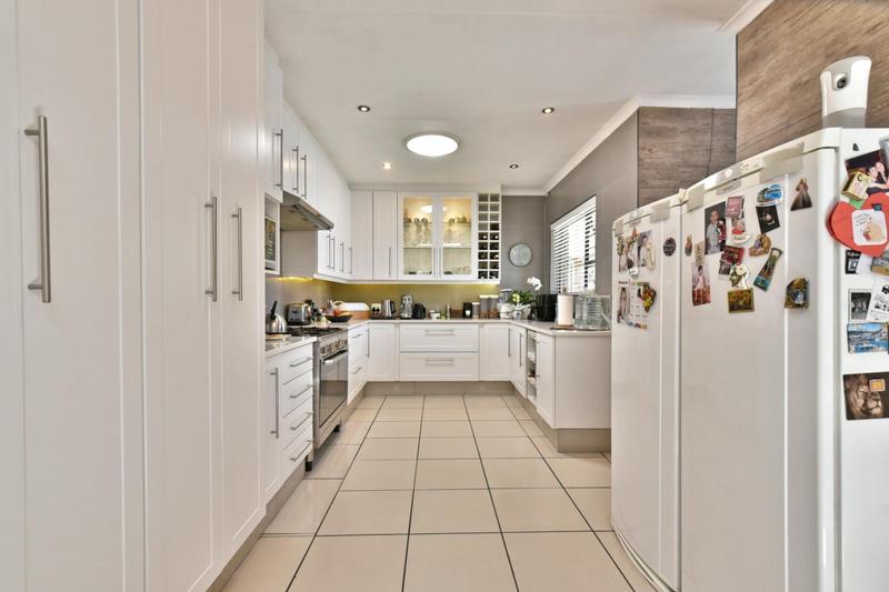 4 Bedroom Property for Sale in Mulbarton Gauteng