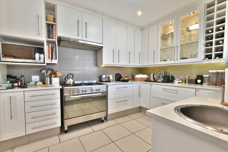 4 Bedroom Property for Sale in Mulbarton Gauteng