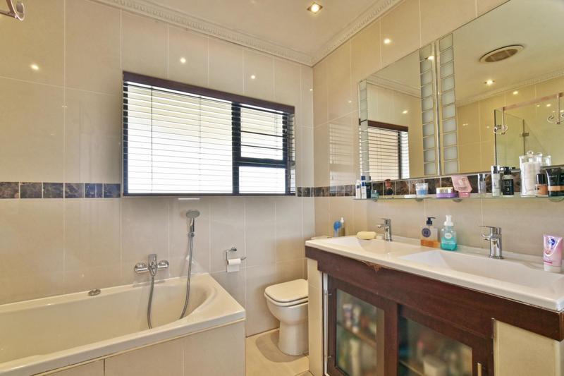 4 Bedroom Property for Sale in Mulbarton Gauteng