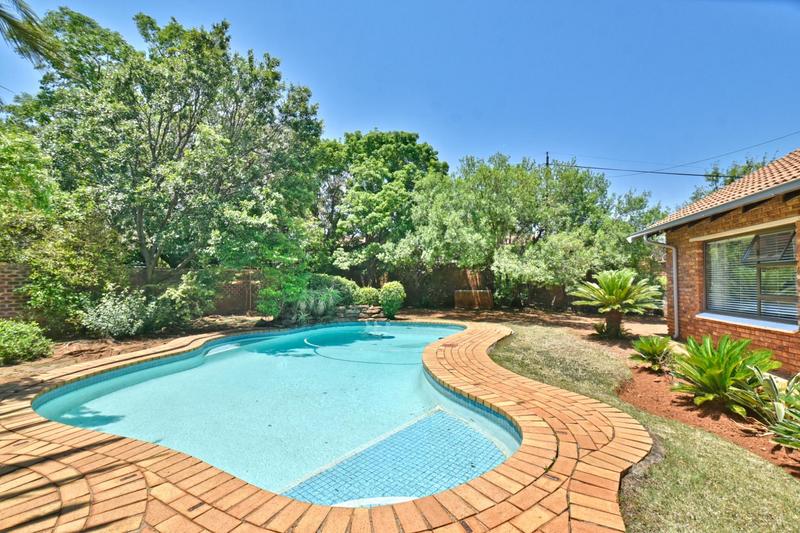 4 Bedroom Property for Sale in Mulbarton Gauteng