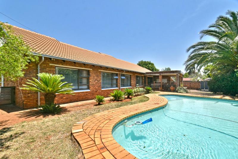 4 Bedroom Property for Sale in Mulbarton Gauteng