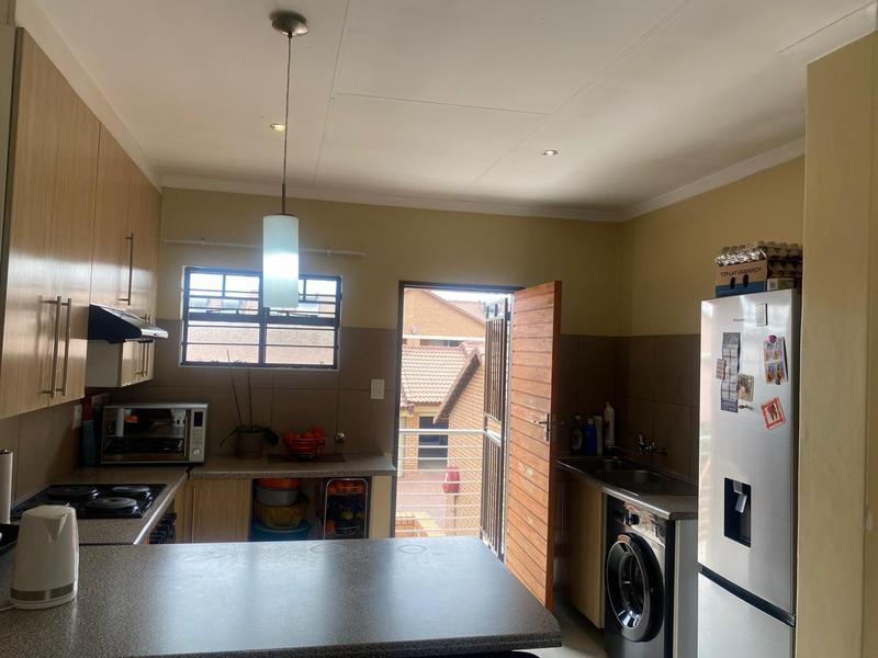 To Let 2 Bedroom Property for Rent in Noordwyk Gauteng