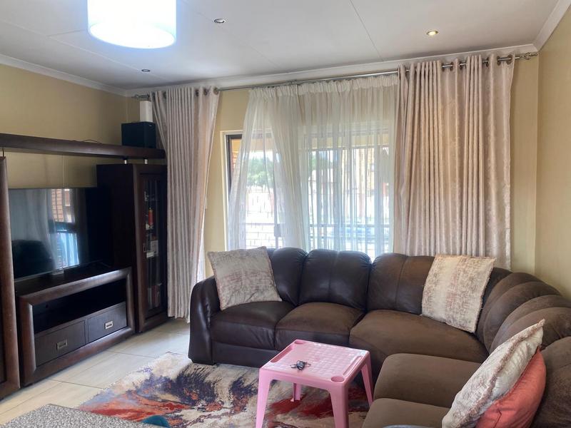 To Let 2 Bedroom Property for Rent in Noordwyk Gauteng
