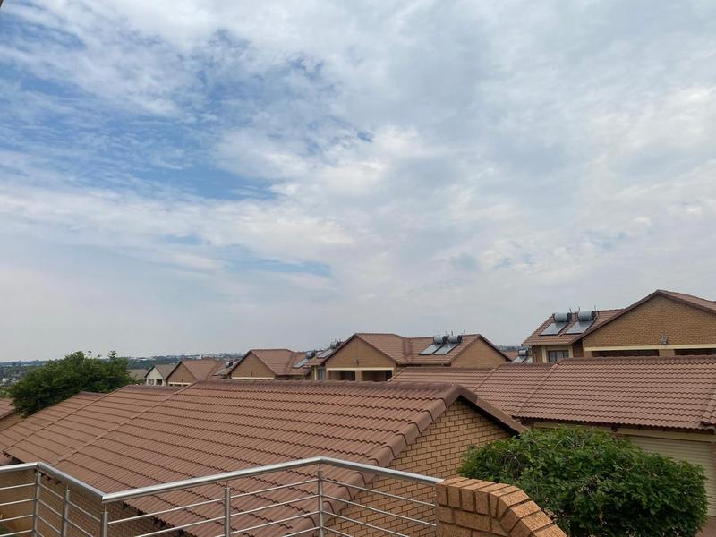 To Let 2 Bedroom Property for Rent in Noordwyk Gauteng