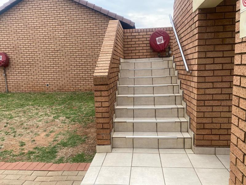 To Let 2 Bedroom Property for Rent in Noordwyk Gauteng