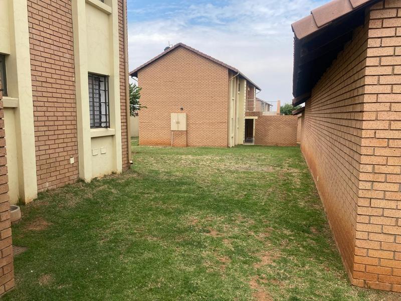 To Let 2 Bedroom Property for Rent in Noordwyk Gauteng