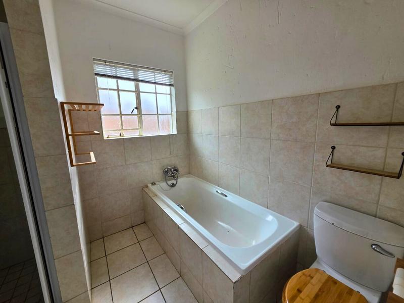To Let 2 Bedroom Property for Rent in Glen Marais Gauteng