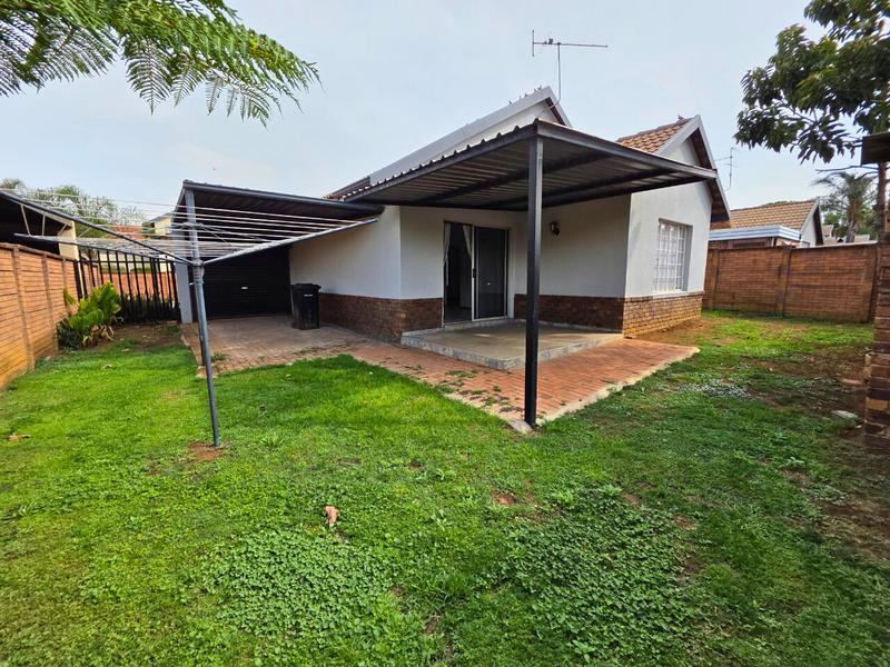 To Let 2 Bedroom Property for Rent in Glen Marais Gauteng
