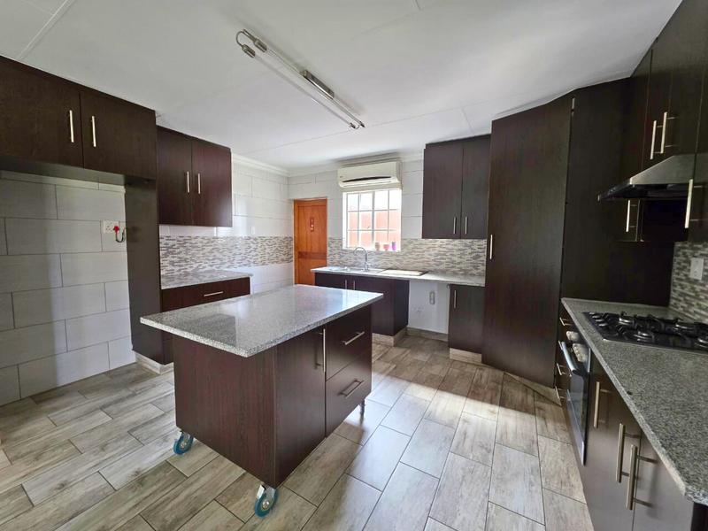 To Let 3 Bedroom Property for Rent in Glen Marais Gauteng