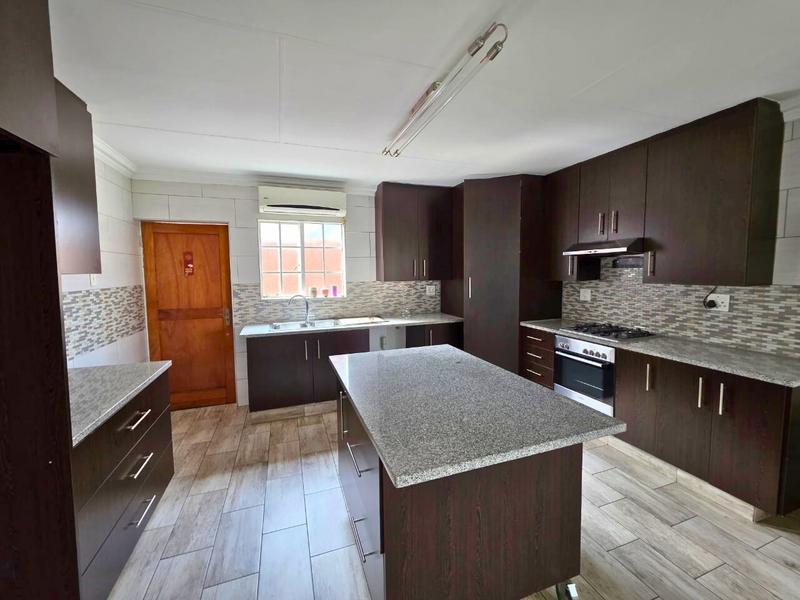 To Let 3 Bedroom Property for Rent in Glen Marais Gauteng