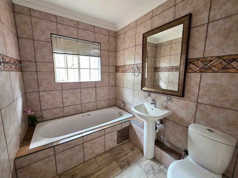 To Let 3 Bedroom Property for Rent in Glen Marais Gauteng
