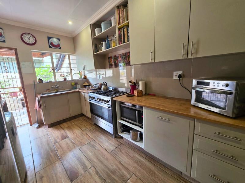 4 Bedroom Property for Sale in Glen Marais Gauteng