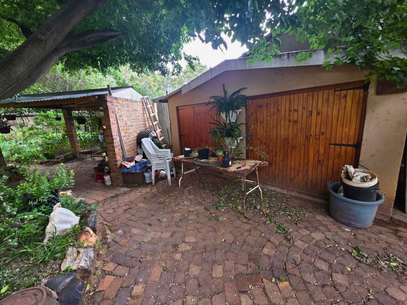 4 Bedroom Property for Sale in Glen Marais Gauteng
