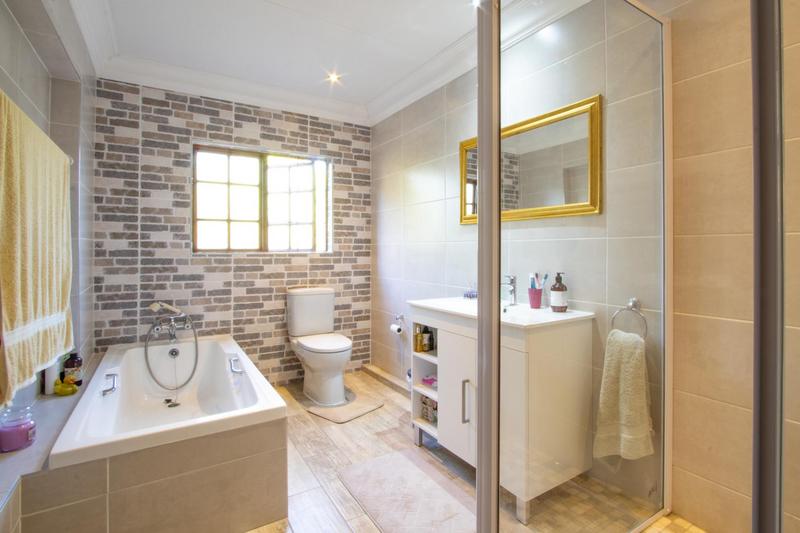 5 Bedroom Property for Sale in Beaulieu Gauteng