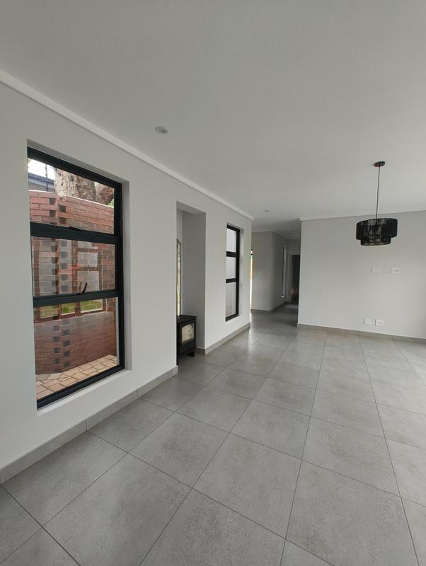 To Let 4 Bedroom Property for Rent in Ashlea Gardens Gauteng