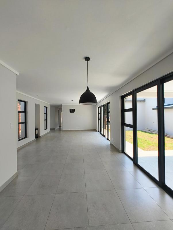 To Let 4 Bedroom Property for Rent in Ashlea Gardens Gauteng