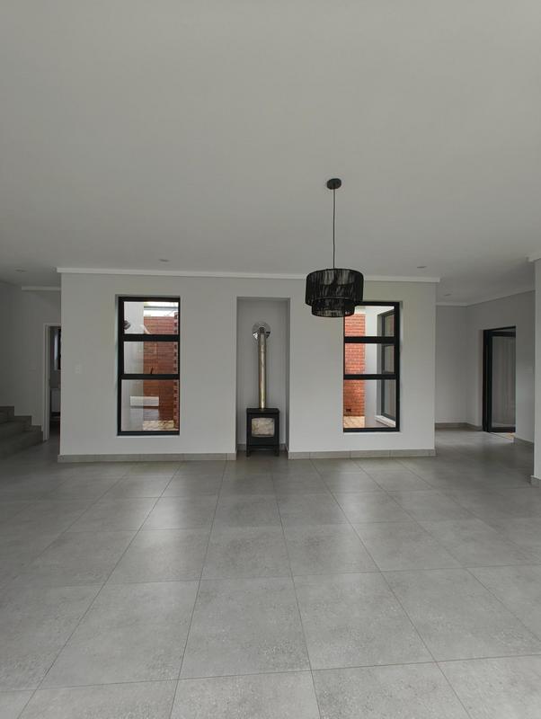 To Let 4 Bedroom Property for Rent in Ashlea Gardens Gauteng