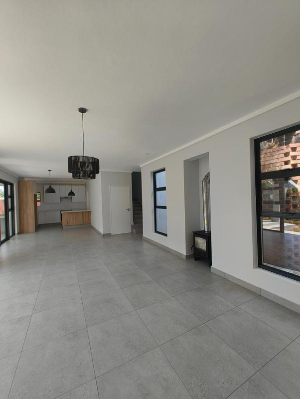 To Let 4 Bedroom Property for Rent in Ashlea Gardens Gauteng