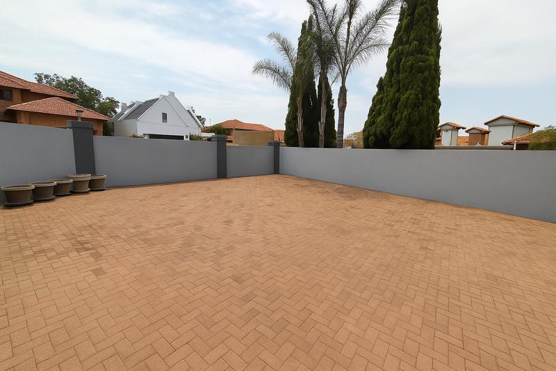 To Let 5 Bedroom Property for Rent in Moreleta Park Gauteng