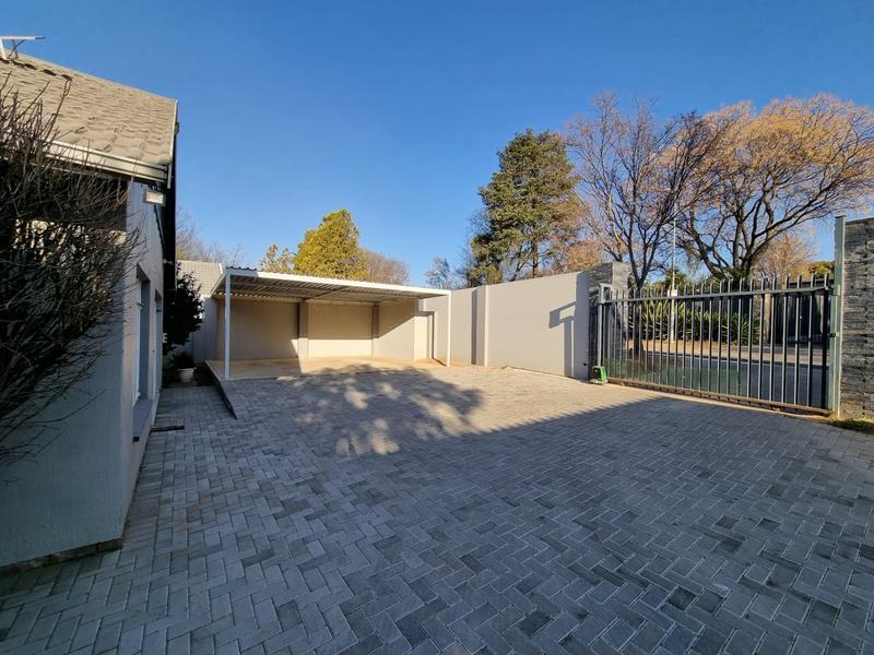 To Let 3 Bedroom Property for Rent in Woodmead Gauteng