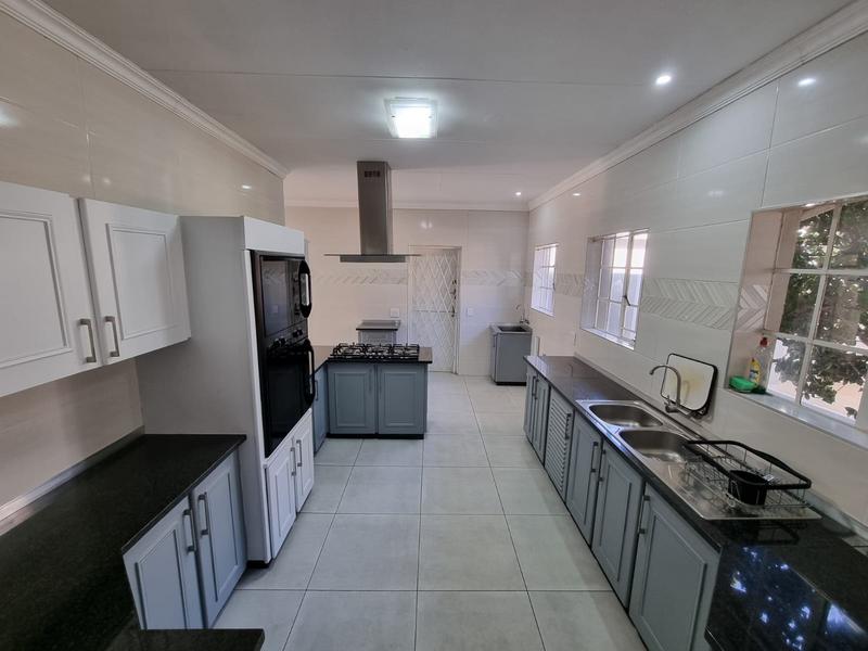 To Let 3 Bedroom Property for Rent in Woodmead Gauteng