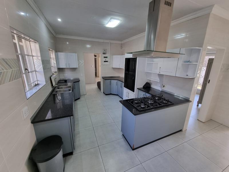 To Let 3 Bedroom Property for Rent in Woodmead Gauteng