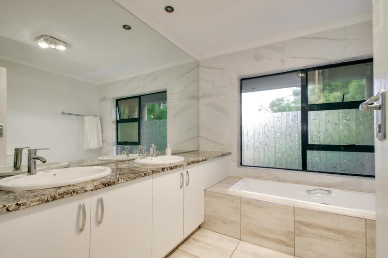 To Let 5 Bedroom Property for Rent in Dainfern Golf Estate Gauteng