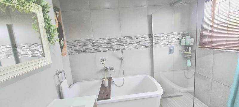 3 Bedroom Property for Sale in Amberfield Gauteng