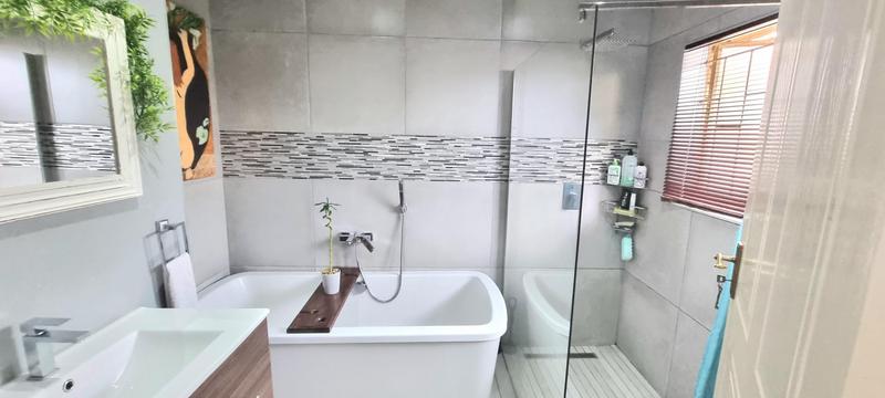 3 Bedroom Property for Sale in Amberfield Gauteng