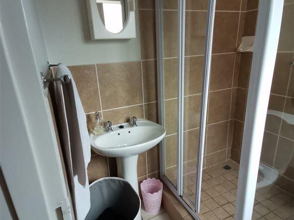 To Let 2 Bedroom Property for Rent in Heuwelsig Estate Gauteng