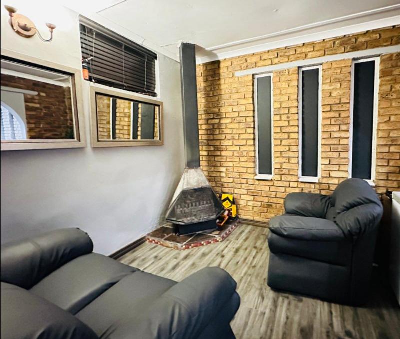 To Let 3 Bedroom Property for Rent in Radiokop Gauteng