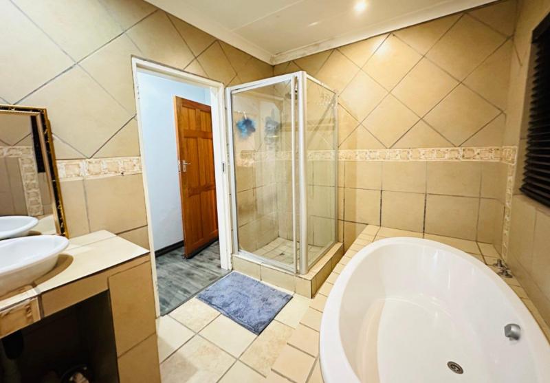 To Let 3 Bedroom Property for Rent in Radiokop Gauteng