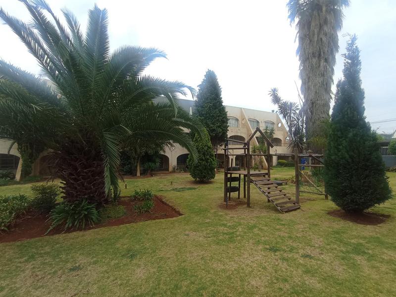 2 Bedroom Property for Sale in Florida Lake Gauteng