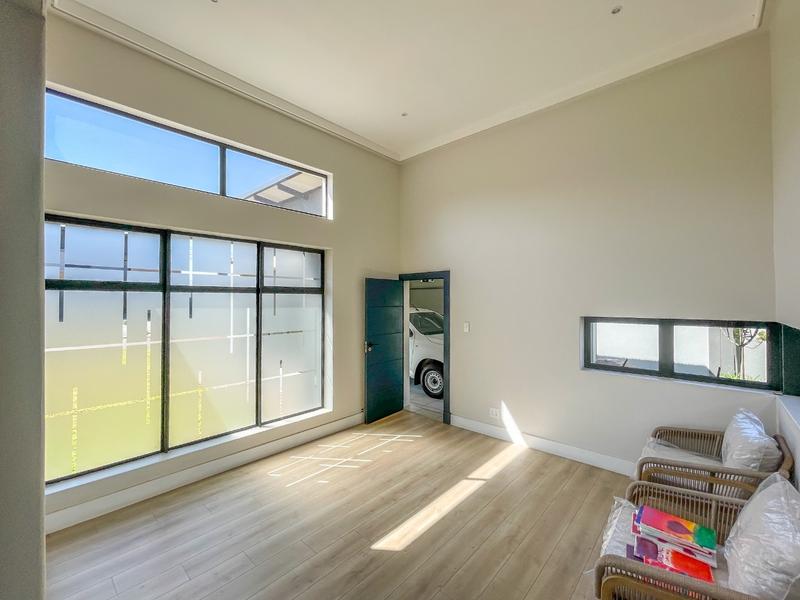 5 Bedroom Property for Sale in Midstream Estate Gauteng